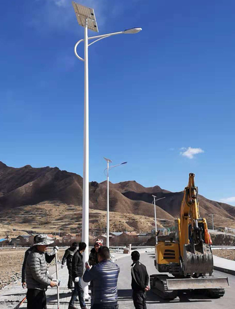 甘南碌曲10米同仁太阳能路灯项目