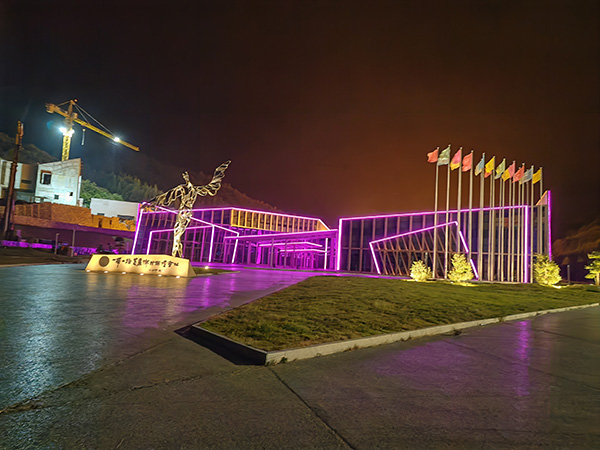 城市亮化是现代城市建设的重要组成部分，它不仅可以美化城市的夜景，还能提升城市的整体形象。随着科技的不断进步，城市亮化也得到了更多的关注和创新。本文将介绍一些关于城市亮化的创意和技术，帮助读者了解同仁城市亮化的重要性以及如何进行同仁城市亮化的规划和实施。