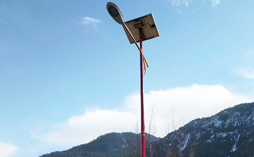 如何选择高质量的同仁太阳能路灯材料：全方位指南